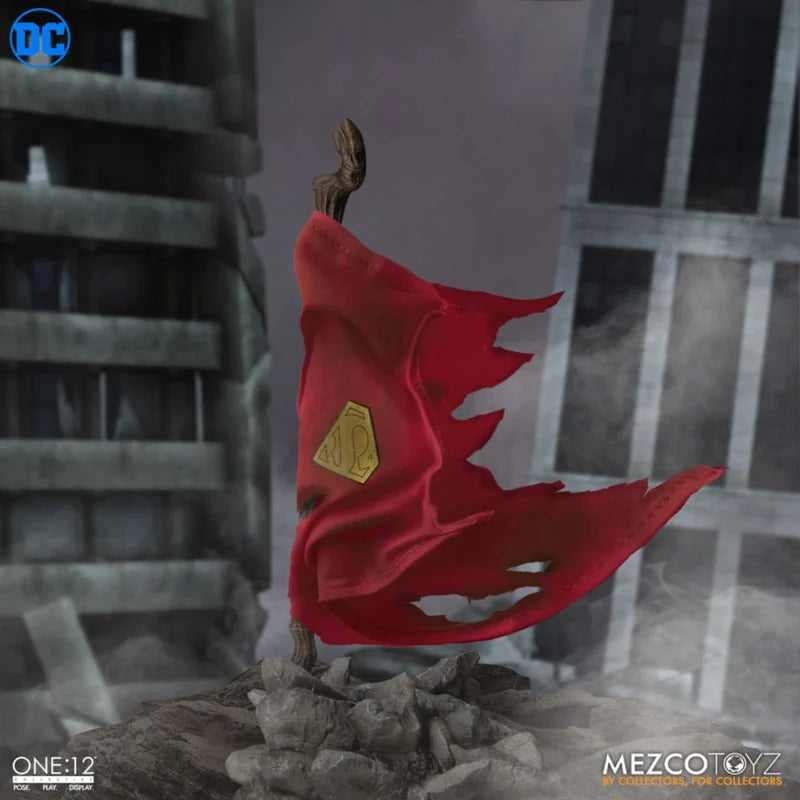 Mezco DC Comics Superman 1/12 (Édition Costume de récupération)