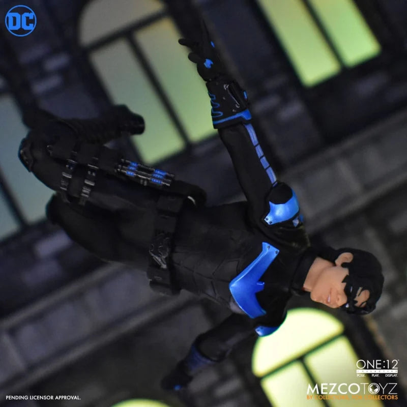 Figura Mezco One 12 Collective 1/12 DC Comics Nightwing